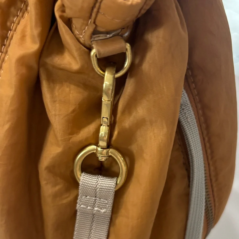 Vince Camuto rustic oak Bag with Zip Accents